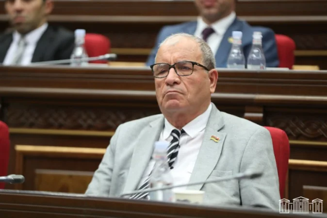 Ալեն Սիմոնյանը ոտքից գլուխ ստում է. ես այդ թոշակի կարիքը չունեմ. Հակոբ Ասլանյան