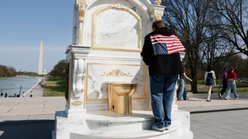 Գահ, որը արժանի է թագավորին. բողոքի ակցիա Թրամփի դեմ