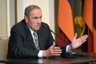 Մեր «կալիբրի» որևէ երկրի ղեկավար իրավունք չունի մտնել գեոպոլիտիկ խաղերի մեջ. Լևոն Տեր-Պետրոսյան