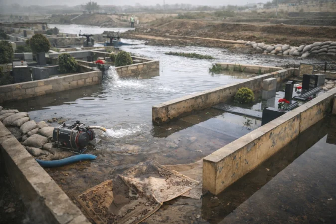 Ադրբեջանում գերեզմանը ջրի տակ է անցել