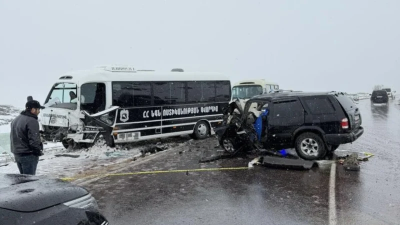 Բախվել են Ոստիկանության գվարդիայի «Հոնդա» ավտոբուսը և «Նիսսան» մեքենան
