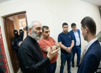 ՏԵՍԱՆՅՈՒԹ. Կադրեր` Բագրատ սրբազանի կեցավայրի խուզարկությունից