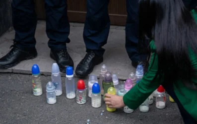 ՏԵՍԱՆՅՈՒԹ. Մանկական կաթի շշեր` Հակակոռուպցիոնի դիմաց. ակցիա