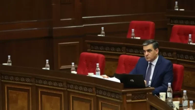 Սյունիքի համայնքներն իրար կապող ճանապարհներին ադրբեջանական զինված ծառայողների, դրոշների ու ցուցանակների առկայությունը զուրկ է իրավական որևէ հիմքից. ՄԻՊ