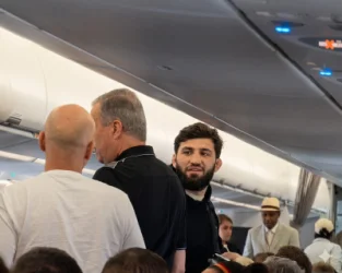 Արման Ծառուկյանին իջեցրել են ինքնաթիռից