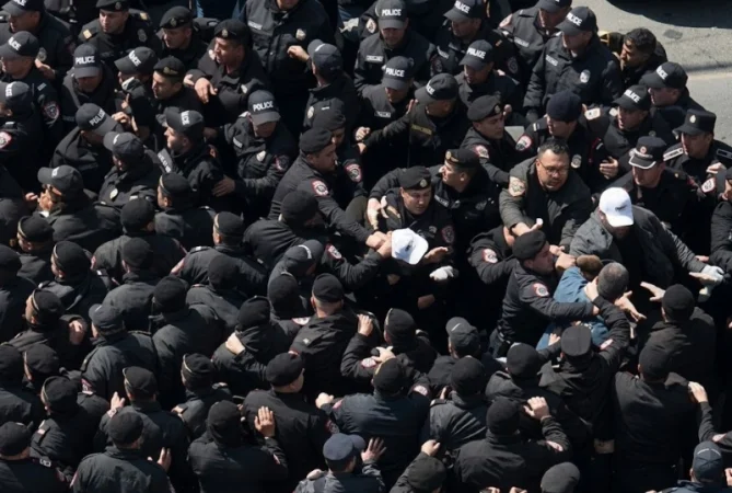 Դատարանի տարածքից 17 անձ է բերման ենթարկվել. ՆԳՆ