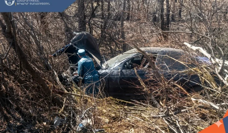 Մեքենաներից մեկը գլորվել է ձորը․ խոշոր վթար՝ Հրազդան-Չարենցավան ավտոճանապարհին