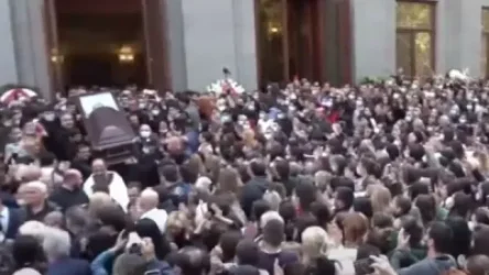 Հուզիչ կադրեր․ հազարավոր քաղաքացիներ ծափերով հրաժեշտ տվեցին Հայկոյին