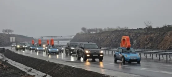 ՏԵՍԱՆՅՈՒԹ. Կադրեր` Փաշինյանի մասնակցությամբ Երևան-Գյումրի ավտոերթից