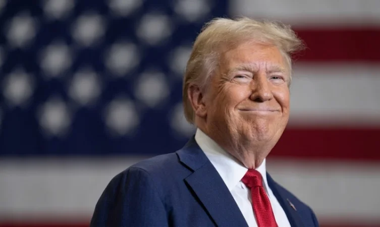 «Նա զանգահարել էր, որպեսզի համբուրի հետույքս»․ Թրամփ