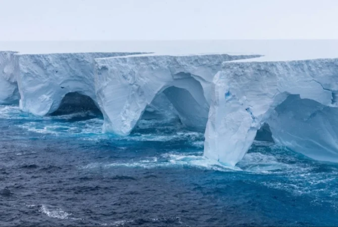 ԼՈՒՍԱՆԿԱՐՆԵՐ. Աշխարհի ամենամեծ այսբերգն ամբողջությամբ հալվել է