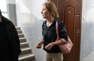 ՏԵՍԱՆՅՈՒԹ. Ոստիկանները բերման են ենթարկել վարորդի վրա շիշ նետած կնոջը