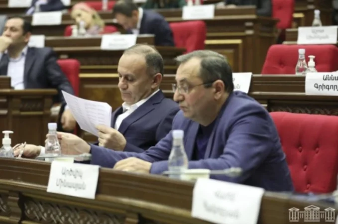 Սեյրան Օհանյանն ու Արծվիկ Մինասյանը զրկվեցին պատգամավորական անձեռնմխելիությունից