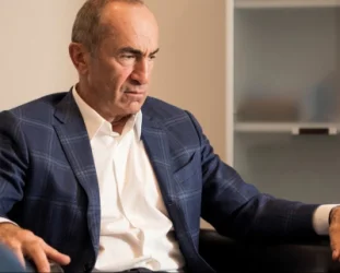 Ռուսական ադամանդներ՝ ներքին գներով. Քոչարյանը ներկայացրել է նախկին պայմանավորվածությունները