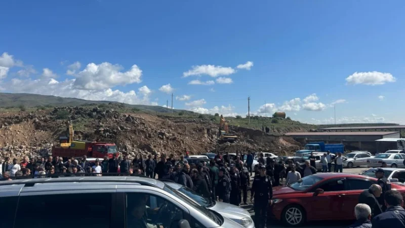 Լարված իրավիճակ՝ Արագածոտնում. բնակիչները փակել են Երևան-Գյումրի ավտոճանապարհի մի հատված
