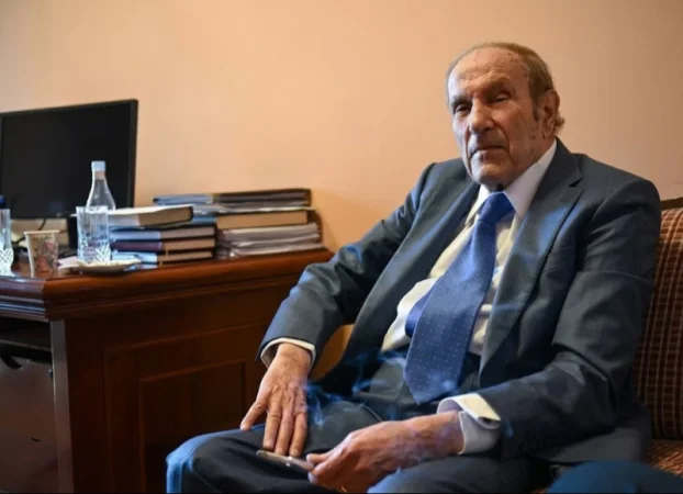 Ինձ չի հետաքրքրում այդ բեմադրությունը. Լևոն Տեր-Պետրոսյանի գրառումը