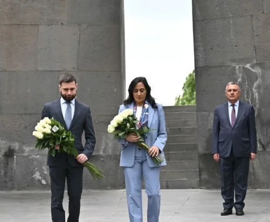 Կանադայի ԱԳ նախարարն այցելել է Ծիծեռնակաբերդի հուշահամալիր
