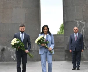 Կանադայի ԱԳ նախարարն այցելել է Ծիծեռնակաբերդի հուշահամալիր