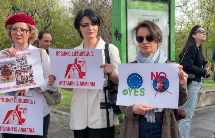 Արցախցիների բողոքի ակցիան՝ Եվրոպական քաղաքական համայնքի գագաթնաժողովի ֆոնին