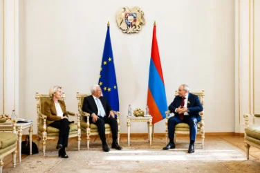 13:00 Լուրերը մեկ տողով. Փաշինյանը ԵՄ անդամակցության մասին, ադրբեջանցի փորձագետները Երևանում