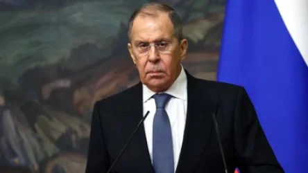 Նրանք մեզ սպառնում են. Լավրով