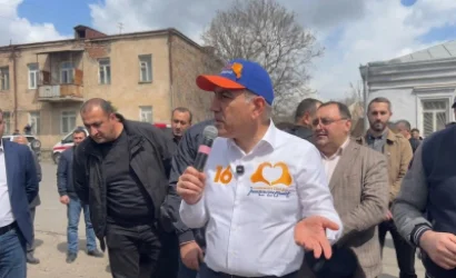 ВИДЕО. Вroad в Ангехакоте заасфальтировал один Брежнев, а другой — я. Пашинян