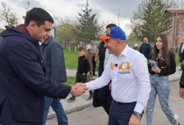 ВИДЕО. Аруш Арушанян встретил Николу Пашиняна