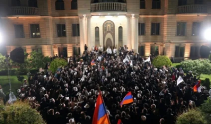 «Ուժեղ Հայաստանը»՝ հավաքի վայրից 3 անձի բերման ենթարկելու մասին