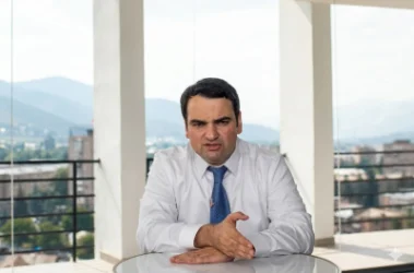 Ուսուցիչներին ստիպողաբար տանում են հանրահավաքի․ Նարեկ Կարապետյան