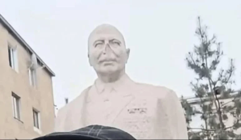 Ստեփանակերտում քանդել են մարշալ Բաղրամյանի հուշարձանը