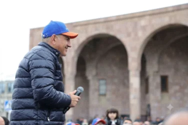 Մի մարդ կա՝ մինչև տարեվերջ բոմժ է դառնալու. Փաշինյան