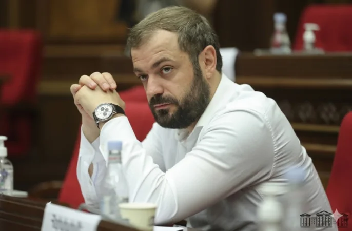Պապոյանը պարզաբանել է Լարսում բեռնատարների կուտակման պատճառը