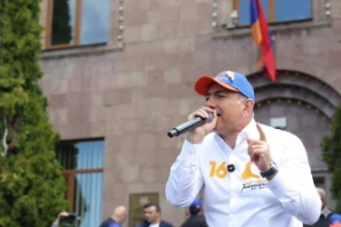 «Չոքցնելու եմ, սատկացնելու եմ». ԿԸՀ-ն խախտում չի տեսնում Փաշինյանի ելույթում