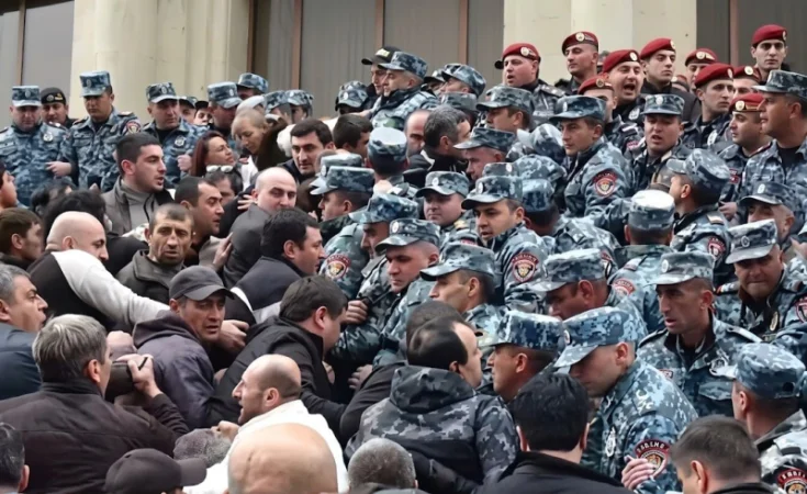 Նոր մանրամասներ Գյումրու անկարգությունների դեպքով անցնող Կարեն և Կարուշ Հովեյանների գործից