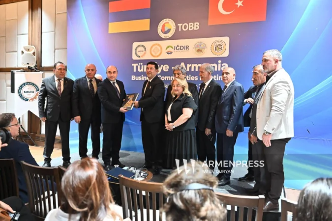 Հայ գործարարները հատել են Հայաստան–Թուրքիա սահմանը․ Կարսում քննարկվել է ուղիղ առևտրի մեկնարկը