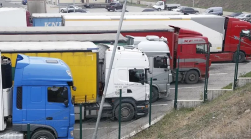 Հայկական կոնյակ տեղափոխող 50 բեռնատար կհատի սահմանը․Վրացական կողմը խոստում ունի