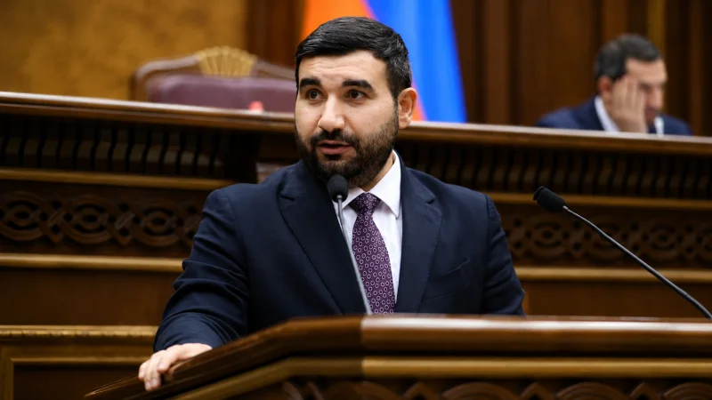 Ռոբիկը եթե ուզում է, կարող է մանդատը վերցնել ու գալ ԱԺ․ Վահագն Ալեքսանյան