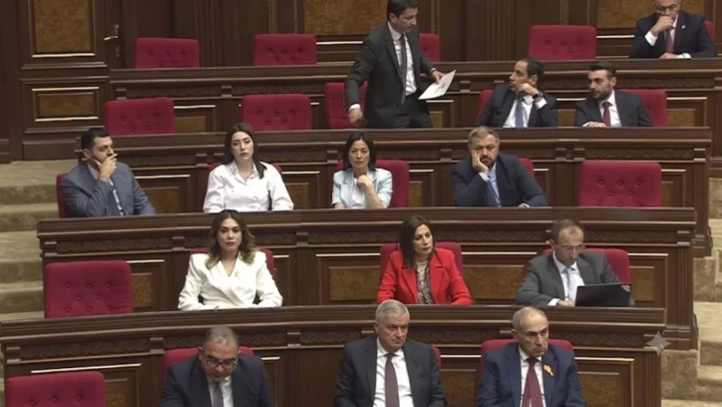 Փաշինյանը ԱԺ-ում է. ընդդիմությունը բոյկոտում է նիստը