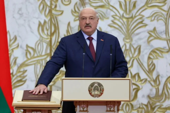 Լուկաշենկոն հայտարարել է երկրում ռազմական իրավիճակի մասին