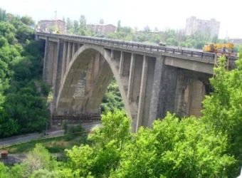 Կիևյան կամրջի նորոգումն անխուսափելի էր. քաղաքապետի խոսնակը՝ խցանումների և դժգոհությունների մասին