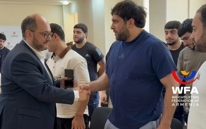 Հայաստանի ծանրամարտի ֆեդերացիայի նախագահ Արայիկ Հարությունյանը հանդիպել է ծանրորդներին
