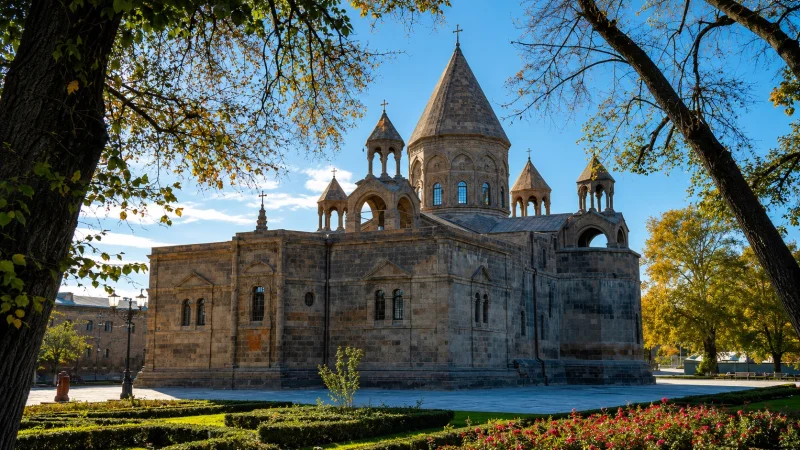 Մայր Աթոռ Սուրբ Էջմիածինը` մեծ գումարներ է վճարել պետությանը․ ինչ է բացահայտվել․  «Հրապարակ»