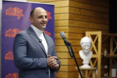 Իրավապահները խուզարկում են Գյումրի համայնքի ավագանու անդամ Կարեն Սիմոնյանի բնակարանը