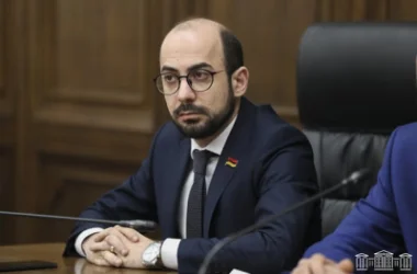 Արթուր Հովհաննիսյանը ՔՊ նիստը դեռ չավարտված արագ հեռացավ գրասենյակից