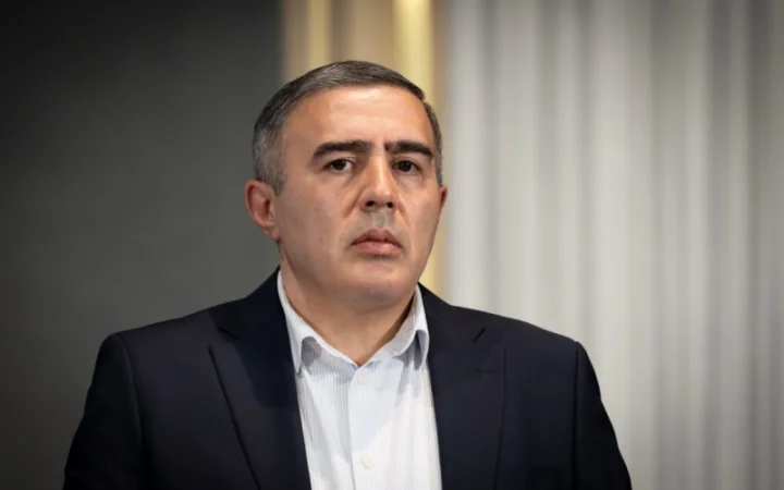 «И тебя вылечат».  Բագրատ Միկոյանը՝ Փաշինյանին