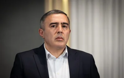 «И тебя вылечат».  Բագրատ Միկոյանը՝ Փաշինյանին