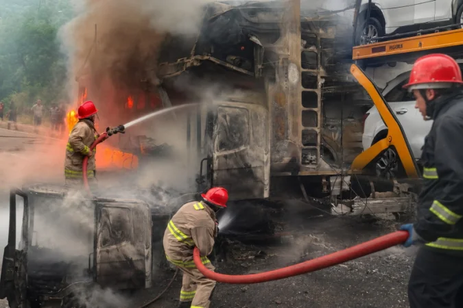 14:00 Լուրերը մեկ տողով. Սյունիքում մոխրացած մեքենաներ. ԱՄՆ-ում պատմական շոու
