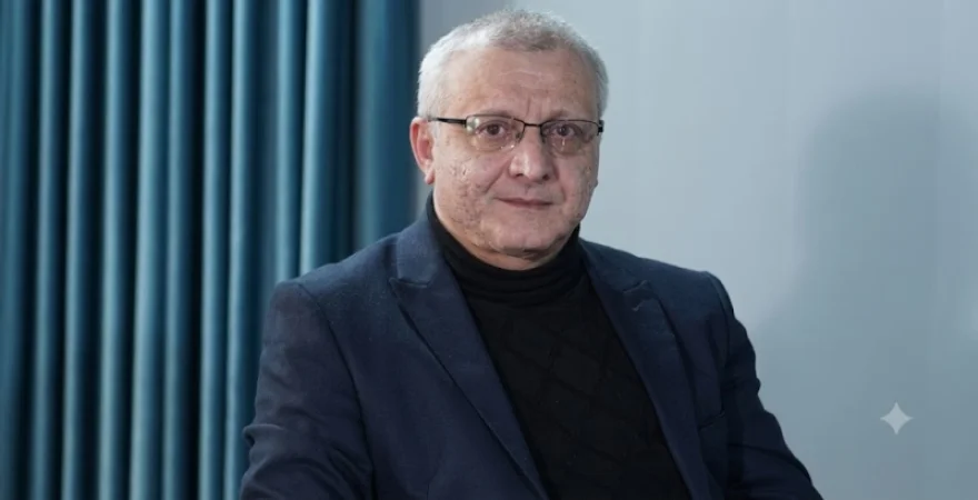 Սահմանադրության օրը վերածվեց Սահմանադրության կապիտուլյացիայի. Սուրեն Սուրենյանց
