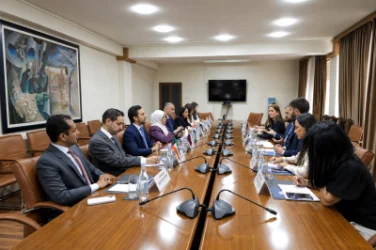 Պապոյանը դեսպանների հետ քննարկել է հայկական արտադրանքի ներկայացվածության ընդլայնման հնարավորությունները