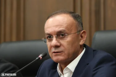 Ստորաբար գետնին պառկեցրին․ Սեյրան Օհանյանի կոշտ արձագանքը՝ Ծառուկյանի կալանավորմանը